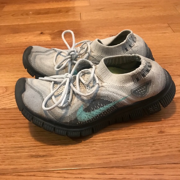 Nike Sneakers - Picture 1 of 2
